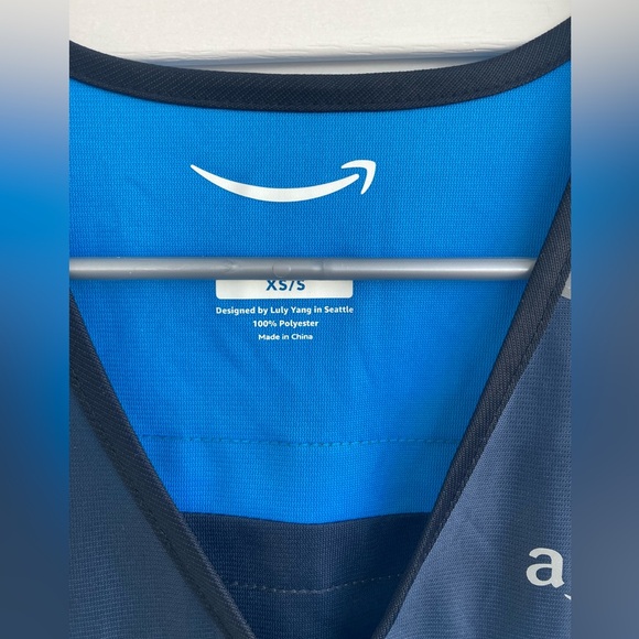 Amazon Blue&Black Vest-Like New condition-Unzipped this vest can fit up to a 2X - Picture 4 of 4